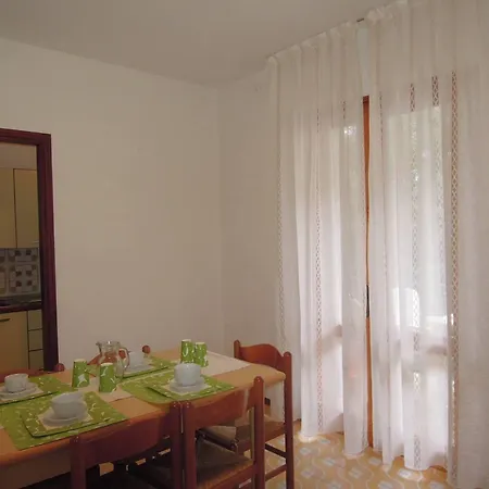 Cozy Flat With Private Garden Next To The Sea ביביונה