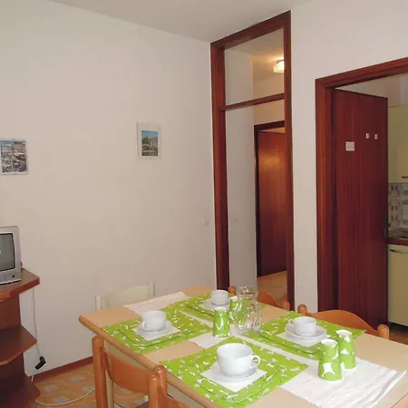 Cozy Flat With Private Garden Next To The Sea דירה *