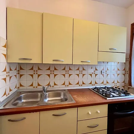 Cozy Flat With Private Garden Next To The Sea דירה ביביונה