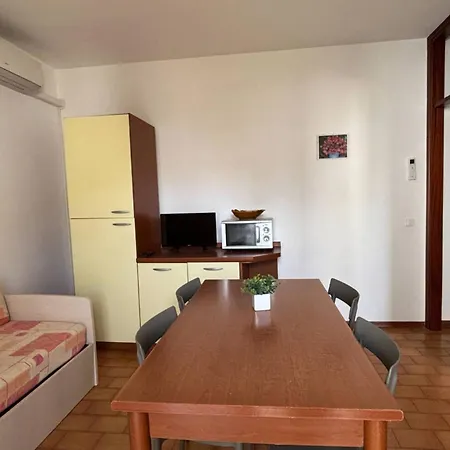 דירה Cozy Flat With Private Garden Next To The Sea ביביונה