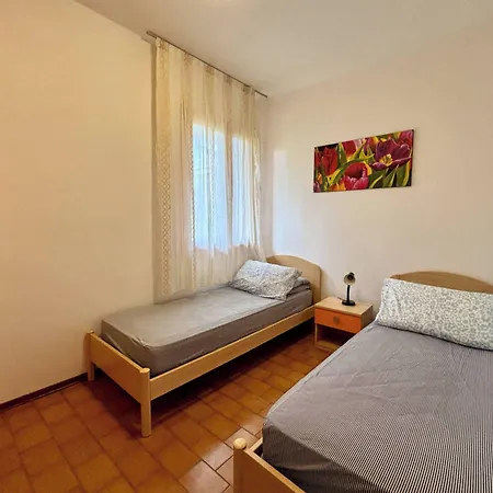 Cozy Flat With Private Garden Next To The Sea ביביונה