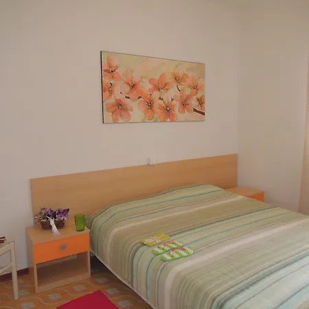 Cozy Flat With Private Garden Next To The Sea * ביביונה