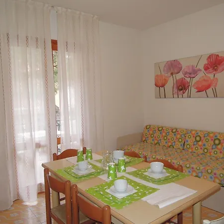 דירה Cozy Flat With Private Garden Next To The Sea