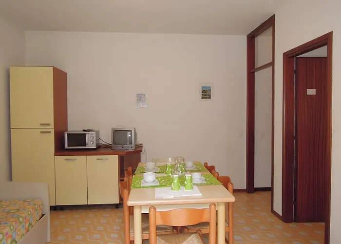 Cozy Flat With Private Garden Next To The Sea * 비비오네