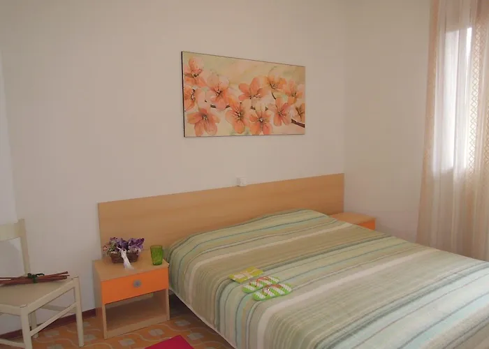 Cozy Flat With Private Garden Next To The Sea 아파트 *